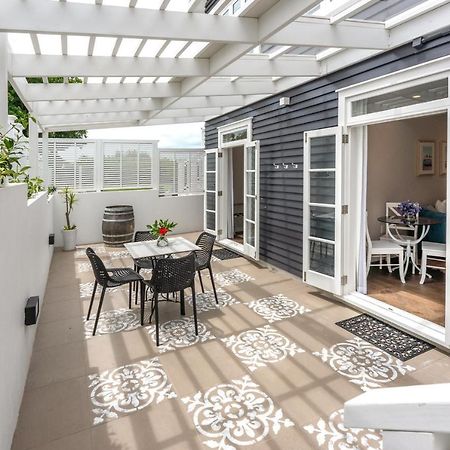 Hampton Court Hotel Oneroa Екстериор снимка